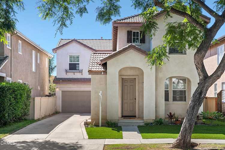 1061 Entrada Dr Dr Oxnard, CA 93030