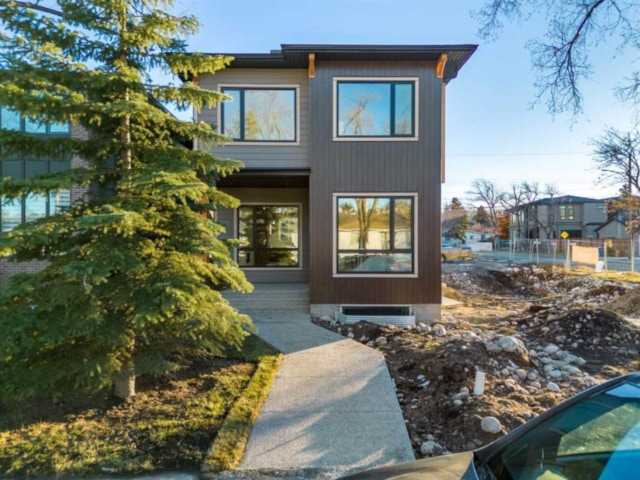 2537 NW 4 Ave Calgary, AB T2N 0P5
