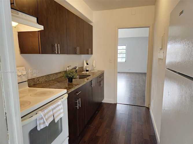 428 NE 82nd St #4E Miami, FL 33138