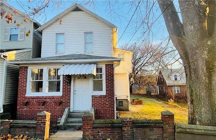 1202 Outlook St Natrona Heights, PA 15065