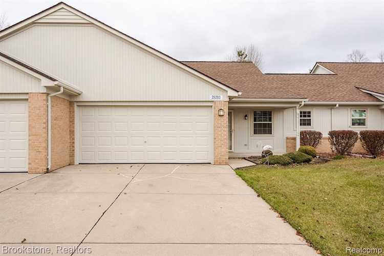 25283 Julianna Dr Chesterfield, MI 48051