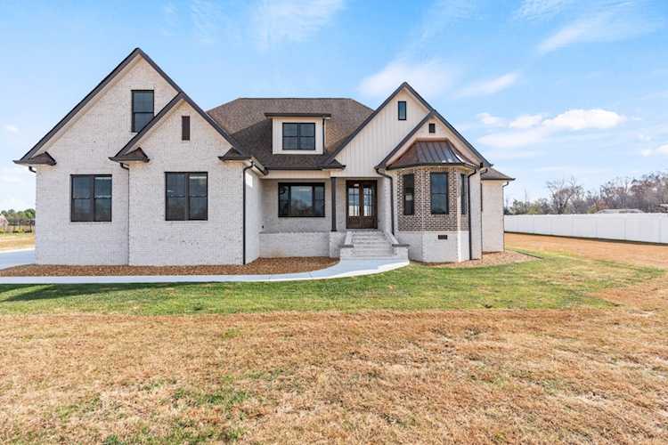 74 Holt Ln Tullahoma, TN 37388