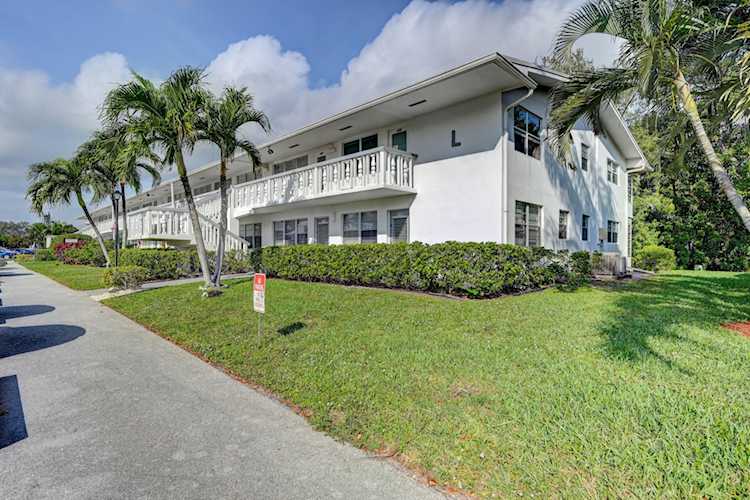 373 Durham L Circle Deerfield Beach, FL 33442