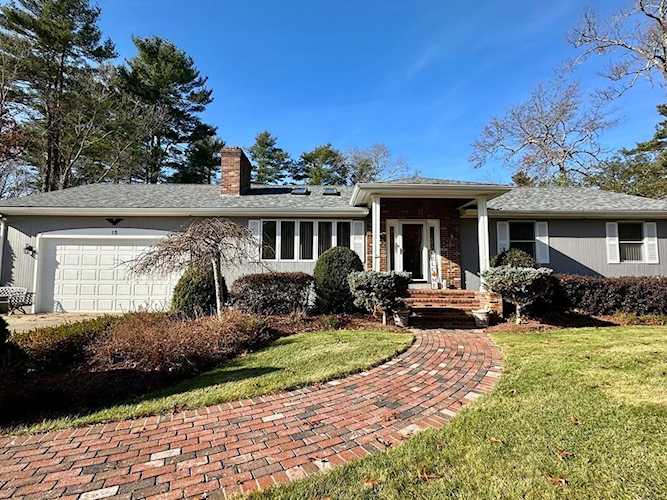 15 Rock Cress Lane Acushnet, MA 02743