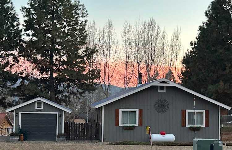 292 Packer John Dr Garden Valley, ID 83622