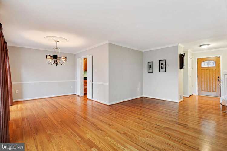 9404 Shouse Dr Vienna, VA 22182