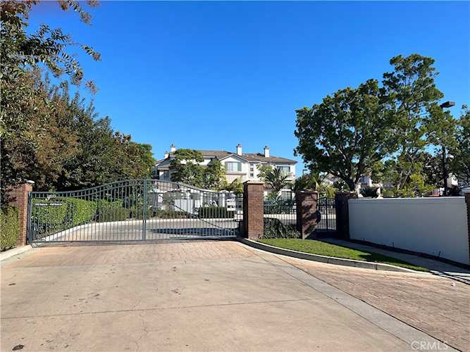 4521 Montecito Dr La Palma, CA 90623