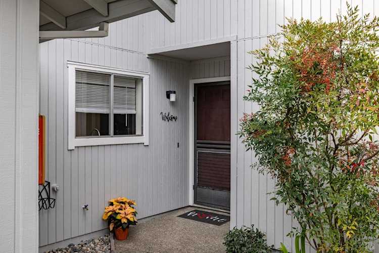 7064 Avenida Cala Way Rohnert Park, CA 94928