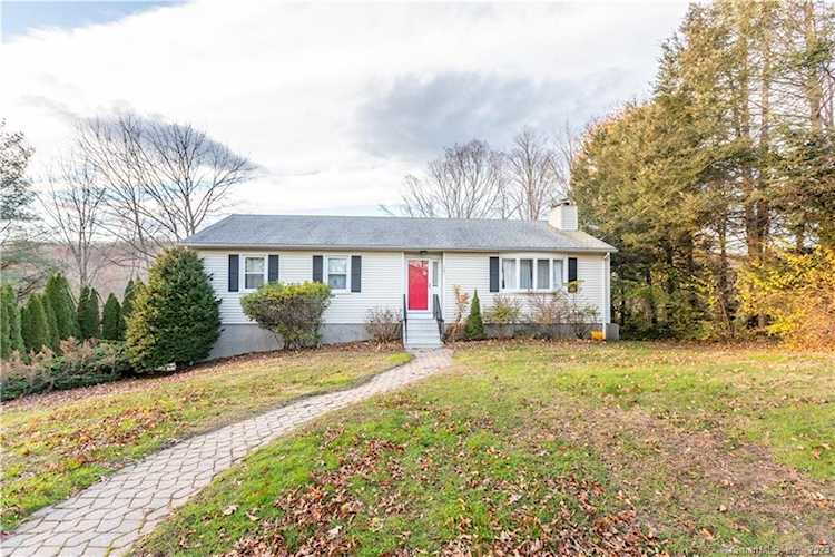 161 Sleeping Giant Dr Hamden, CT 06518