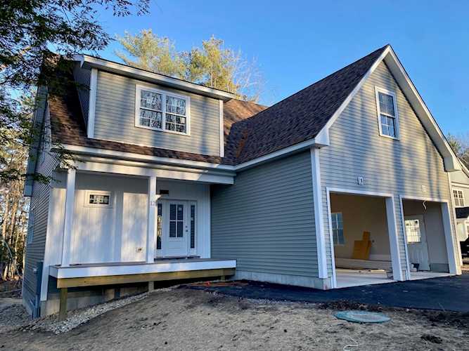 12 Deerfield Dr Gorham, ME 04038