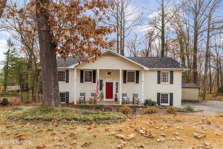 1037 W Outer Dr Oak Ridge, TN 37830