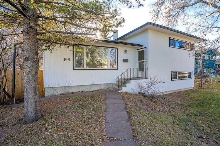 1003 75 Ave SW Calgary, AB T2V 0S7