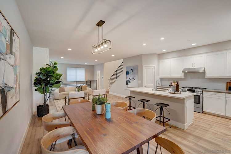 349 Oak Ave Carlsbad, CA 92008