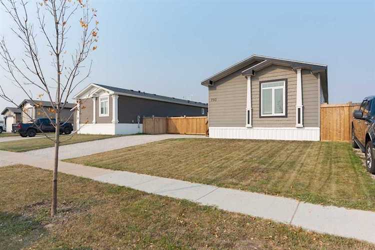 793 Beacon Hill Dr Fort McMurray, AB T9H 2