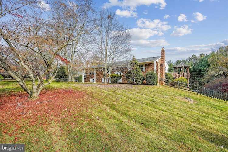 3017 Leefield Dr Herndon, VA 20171