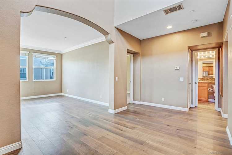 6467 Terraza Portico Carlsbad, CA 92009