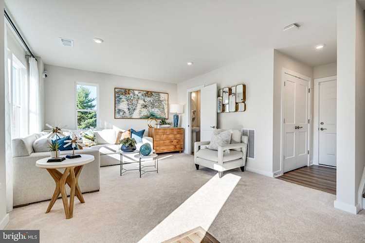 14182 Gypsum Loop Chantilly, VA 20151