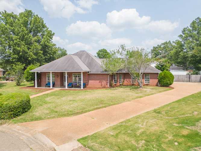 107 Wisteria Dr Starkville, MS 39759