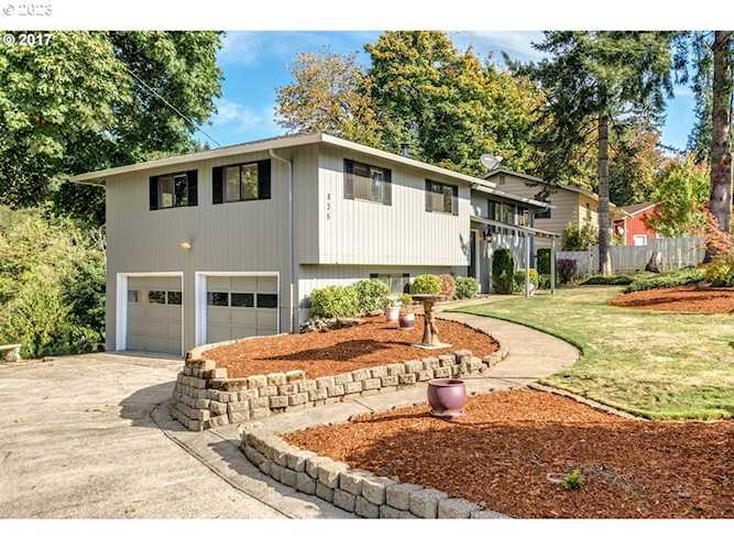 835 E 4th ST La Center, WA 98629