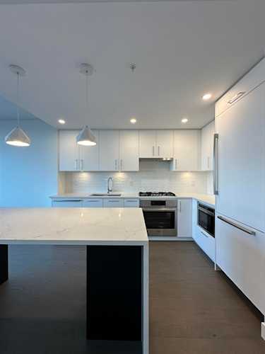 1588 Johnston Road #301 White Rock, BC V4B 3Z7