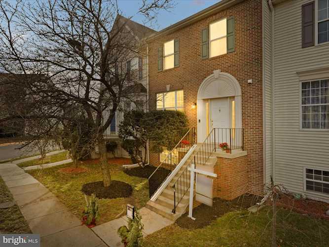 14735 Truitt Farm Dr Centreville, VA 20120