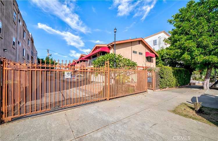 961 S Manhattan Place #3 Los Angeles, CA 90019