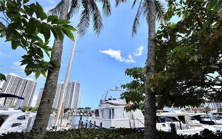 21224 Harbor Way #232-23 Aventura, FL 33180