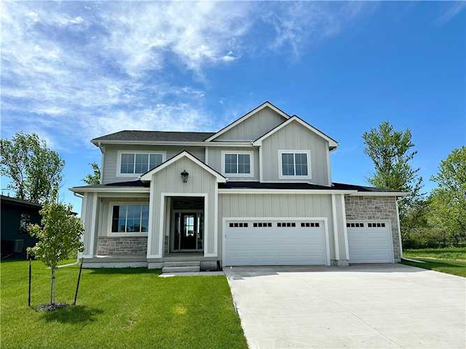 80 NW Wilder Ct Waukee, IA 50263