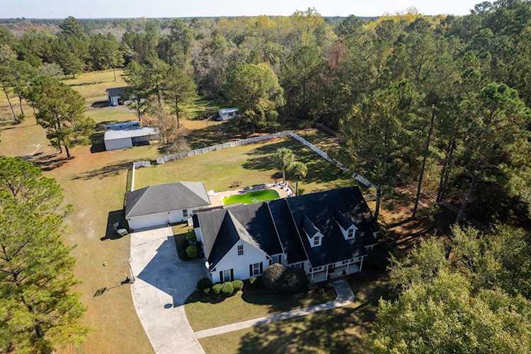 5532 Val Del Rd Hahira, GA 31632 MLS 138679