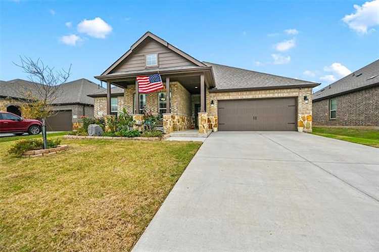 11004 Culberson Drive Aubrey, TX 76227