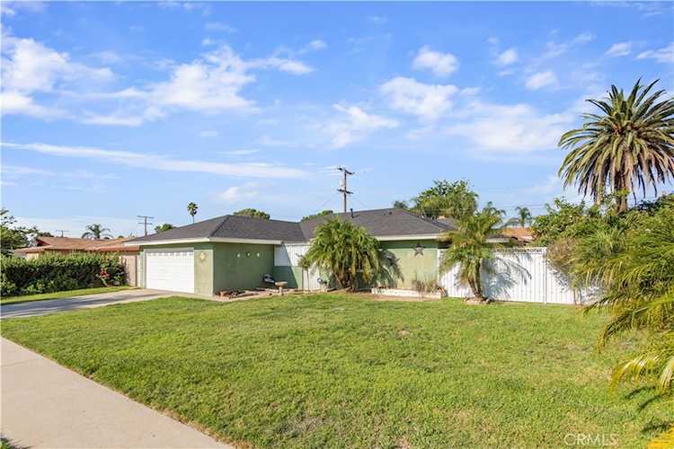 752 N Mulberry Ave Rialto, CA 92376
