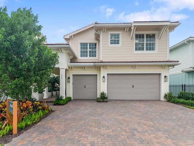 1345 Harvester Xing Loxahatchee, FL 33470
