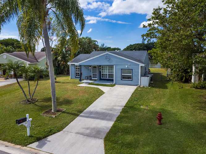 9204 Carma Drive Boynton Beach, FL 33472