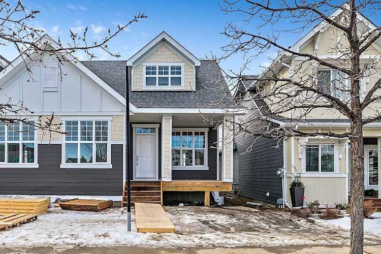 11 Drake Landing Square Okotoks, AB T1S 0R4