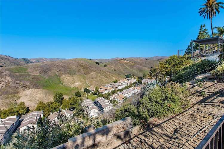 26035 Farmfield Rd Calabasas, CA 91302