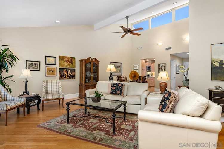 5625 Caminito Isla La Jolla, CA 92037