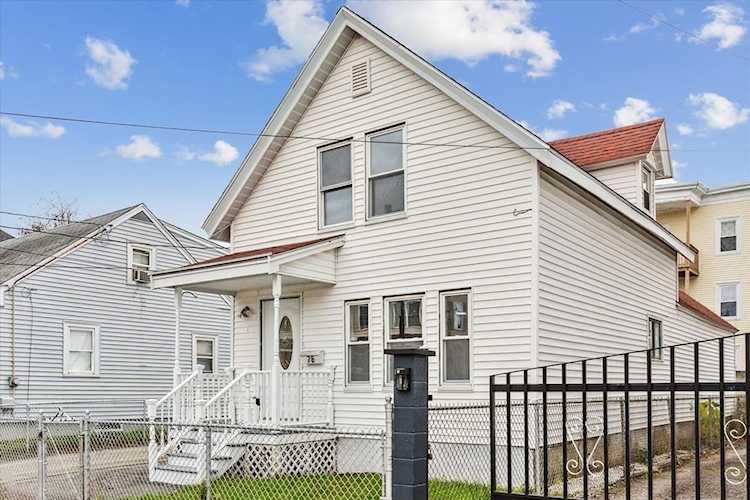 76 Exchange St Lawrence, MA 01841