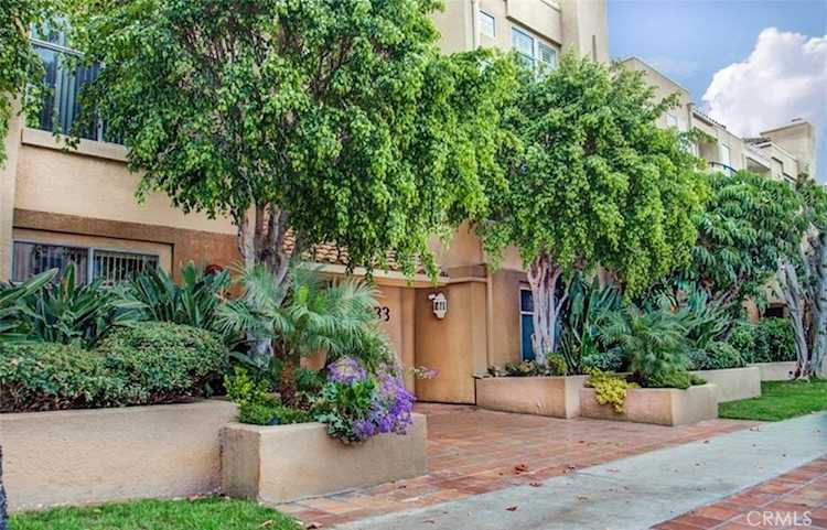 12633 Moorpark St #201 Studio City, CA 91604