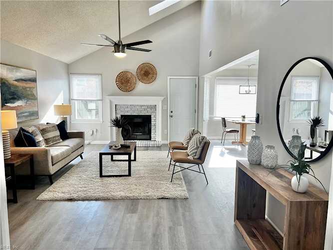 3033 Barberry Ln Virginia Beach, VA 23453