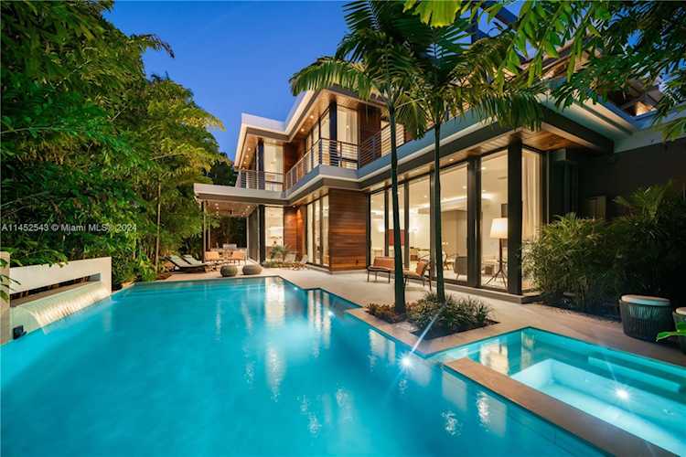 1669 Onaway Dr Miami, FL 33133