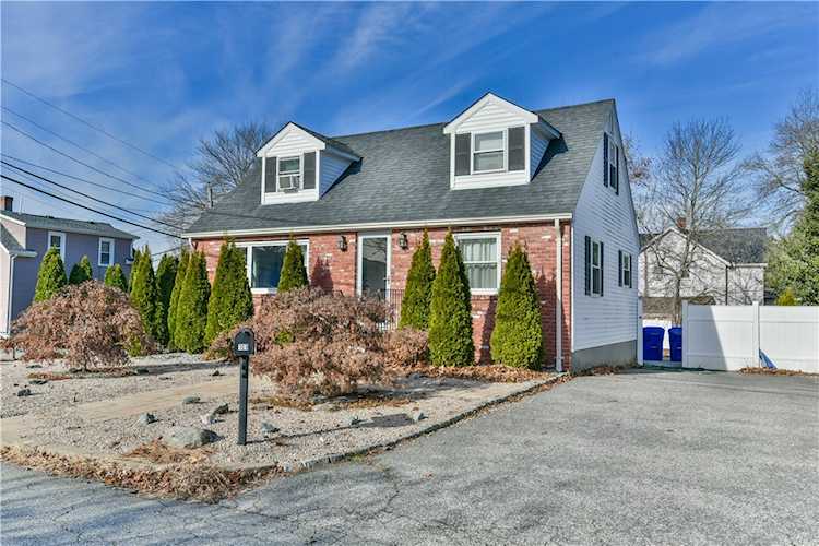 109 Stella Dr North Providence, RI 02911