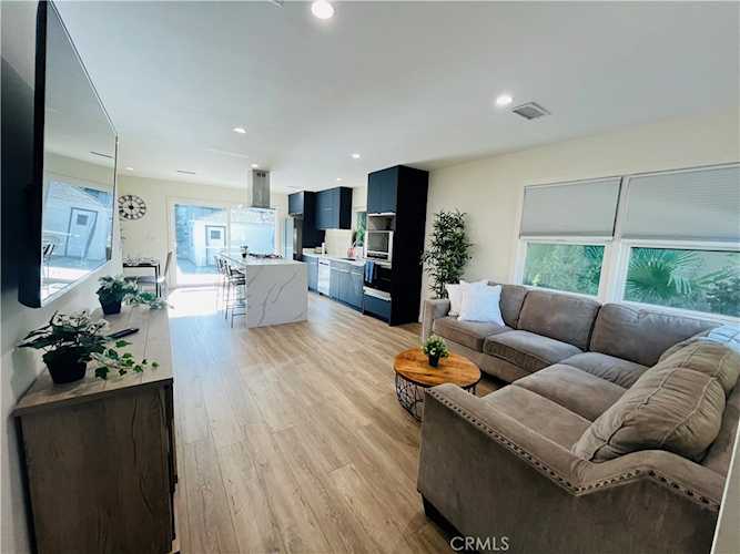 15144 Martha St Sherman Oaks, CA 91411