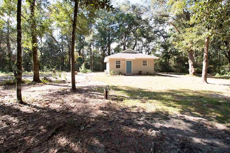 16 Deloriss Dr Crawfordville, FL 32327