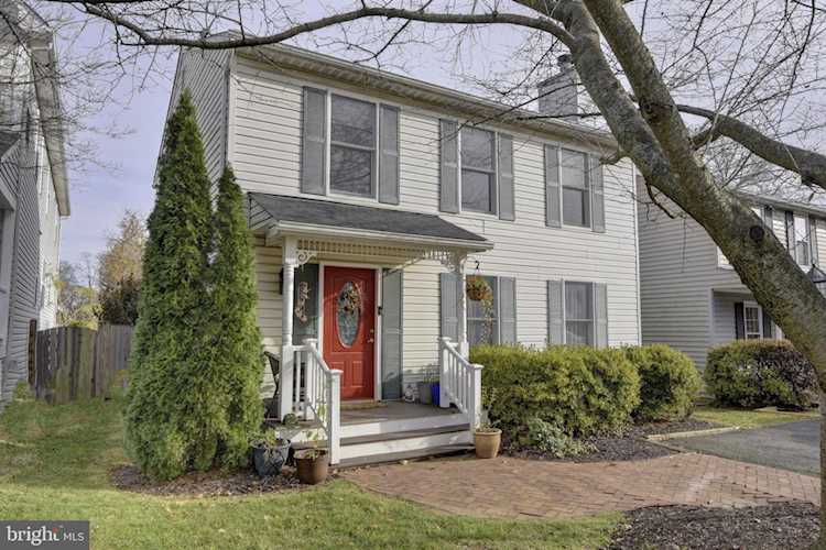 206 Pershing Ave NW Leesburg, VA 20176