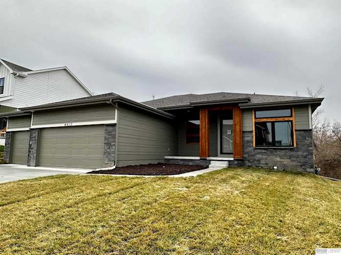 4913 Heartland Dr Papillion, NE 68133