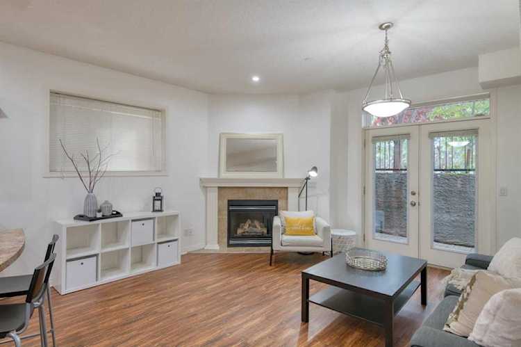 824 10 St NW #2 Calgary, AB T2N 1W4