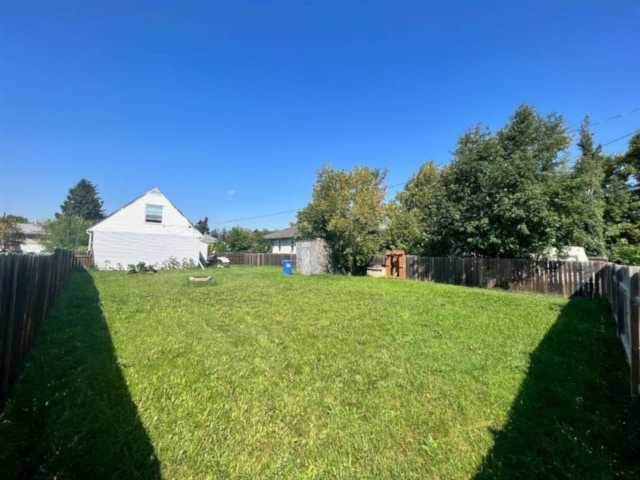 3729 45 St Red Deer, AB T4N 1J3