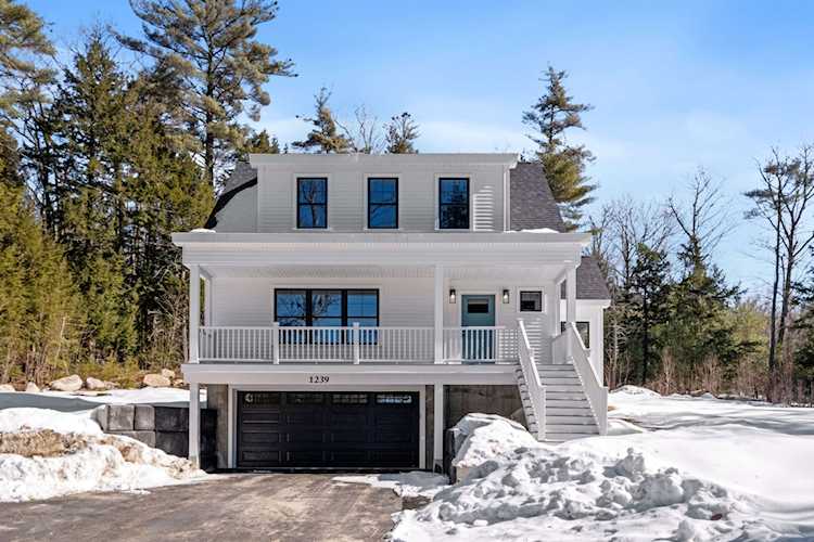 1239 Center St Wolfeboro, NH 03894