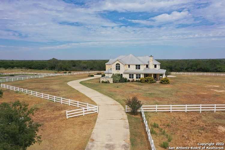 1920 Cr 427 Pleasanton, TX 78064