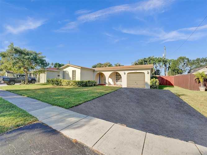 4965 SW 90th Ter Cooper City, FL 33328